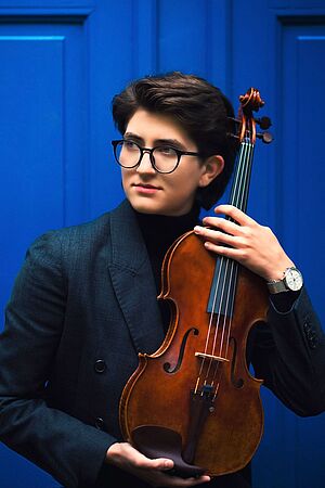 Elo Roiter mit Viola