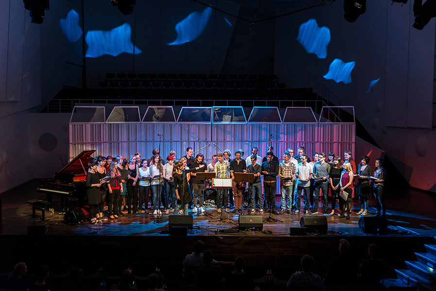 Jazzchor auf der Bühne/Foto: Marcus Lieder