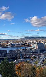 Blick über Oslo vom Ekebergparken/Foto: Malte Pick Blick über Oslo bei blauen Himmel