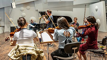 Probe imm Konzertsaal mit Prof. Stefan Behrisch/Foto: Marcus Lieder