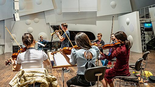 Probe imm Konzertsaal mit Prof. Stefan Behrisch/Foto: Marcus Lieder
