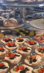 Schwedische Fika im wunderschönen Hembygsgårds Café auf der Insel Vaxholm/Foto: Luise Pippig Schwedische Köstlichkeiten im Hembygsgårds Café auf der Insel Vaxholm