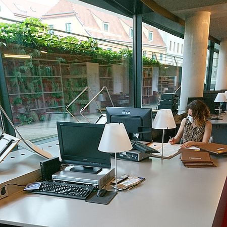 Arbeitsplätze in der Bibliothek/Foto: HfMDD