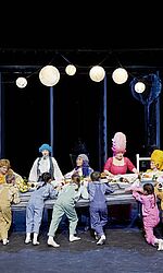 LA FINTA GIARDINIERA: Xiang Li (Sandrina), Nico Lindheimer (Nardo), Anna-Maria Tietze (Ramira), Chao Wang (Podesta), Lisa Trentmann (Arminda), Anna Eisenmann (Serpetta), András Adamik (Belfiore)/Foto: Stephan Floss