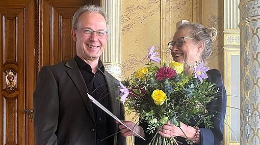 Verleihung der Honorarprofessur an KV Tobias Gloeckler durch die amtierende Rektorin Professorin Claudia Schmidt-Krahmer/Foto: privat