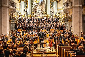 Hochschulchor der HfMDD in der Frauenkirche Dresden / Foto: Marcus Lieder Hochschulchor der HfMDD in der Frauenkirche Dresden / Foto: Marcus Lieder