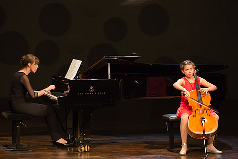 Friederike Herold (Violoncello) und Adriana Mladenova (Klavier) (Foto: Ronny Waleska)