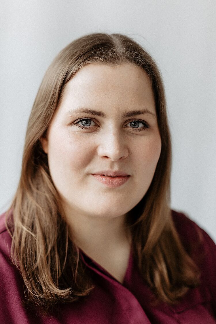 Portraitbild der Mezzosopranistin Lisa Trentmann, zum Aktuelles-Beitrag