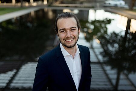 Jacob Nydegger/Foto: Abi Poe Photography Porträtfoto des Pianisten Jacob Nydegger