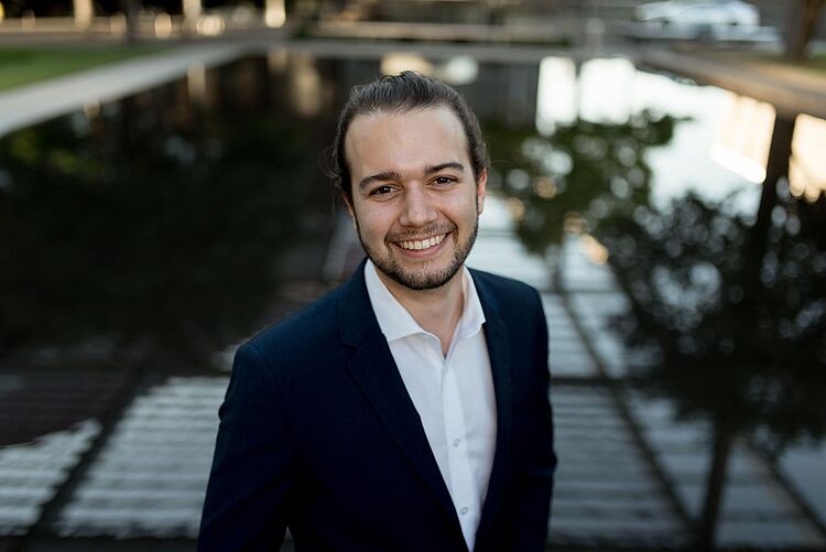 Jacob Nydegger/Foto: Abi Poe Photography Porträtfoto des Pianisten Jacob Nydegger, to the current article