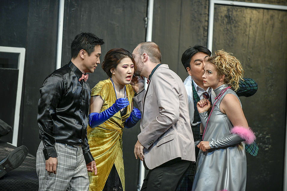 v.l.n.r. Elia Jang/Rinuccio, Hyuna Lim/Nella, Peter Fabig/Simone, Seungjin Park/Betto und Paula Sophia Götz/Ciesca, Foto: Sebastian Hoppe