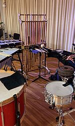 Instrumentenaufbau in einem Proberaum