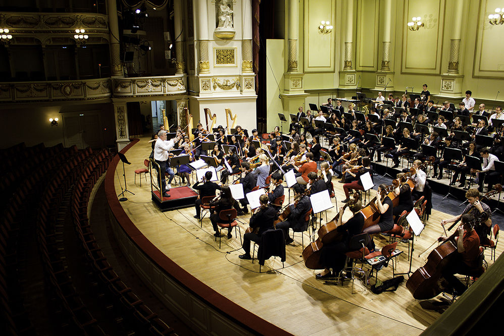 Das Hochschulsinfonieorchester in der Semperoper Dresden/Foto: Christian Hoffmann