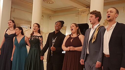 Gesangsstudierende in Siena (Italien): v.l.n.r. Paula Mürb-Hauschild, Nantia Toliou, Anna Eisenmann, Kyle Fearon-Wilson, Lisa Trentmann, Felix Kober, Nico Lindheimer/Foto: privat