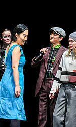 Gruppenszene ALCINA 1/Foto: Sebastian Hoppe