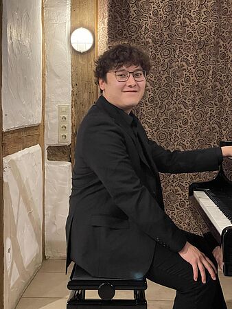 Kai Long Breker am Klavier