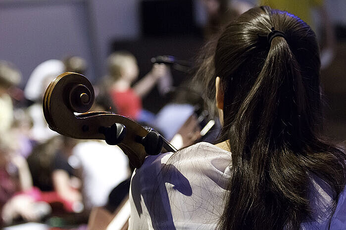 Foto: Christian Hoffmann Cellistin von hinten