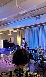 Konzert mit Gitarre, Klavier und Schlagwerk