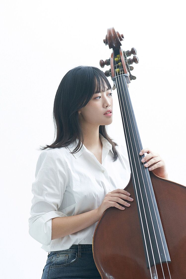 Leeyul Kim am Kontrabass, to the current article