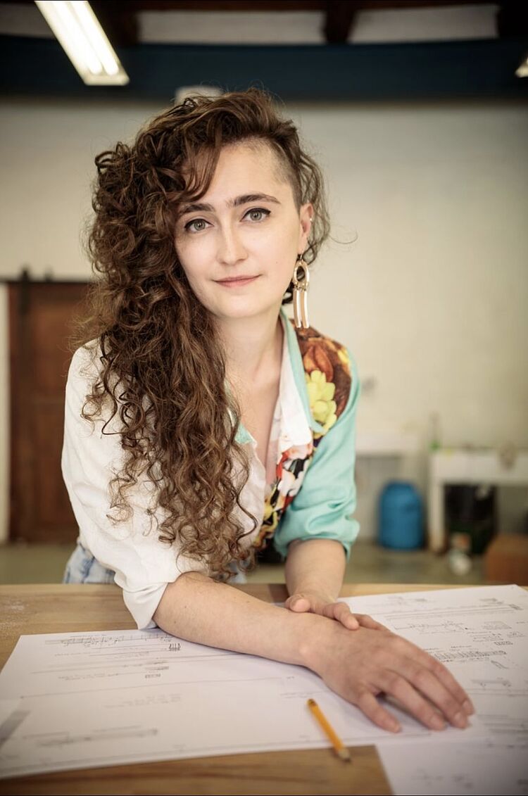 Porträt der Komponistin Lauren Siess, to the current article