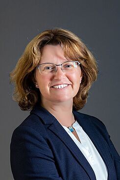Portraitbild von Dr. Antje Hegewald