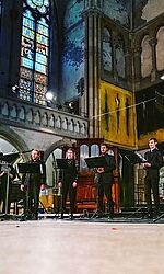 AuditivVokal Dresden mit Olaf Katzer (links)/Foto: Uwe Winkler