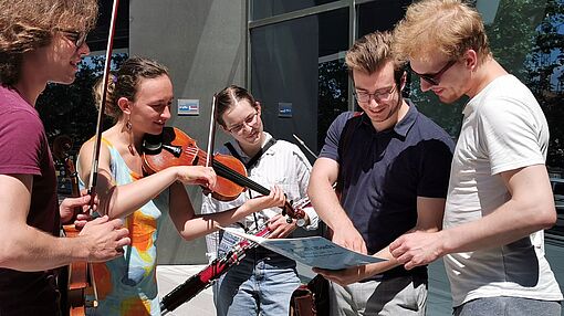 Musik-Studierende beraten sich