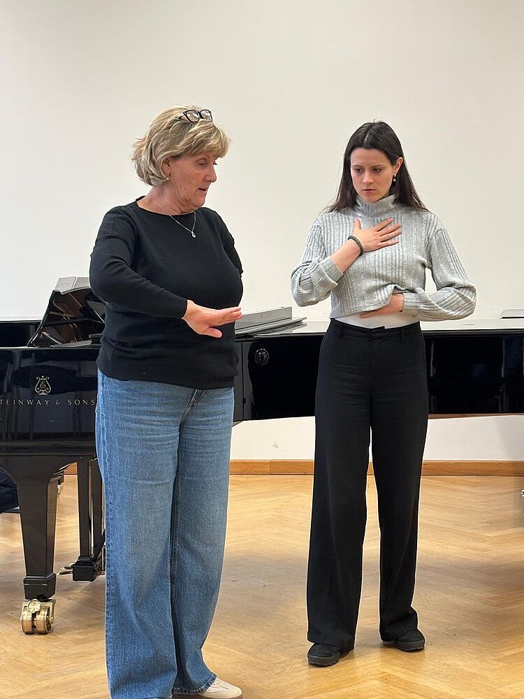 Meisterkurs mit der Sopranistin Pia-Marie Nilsson/Foto: Michael Schütze Pia-Marie Nilsson arbeitet mit den Studierenden, to the current article