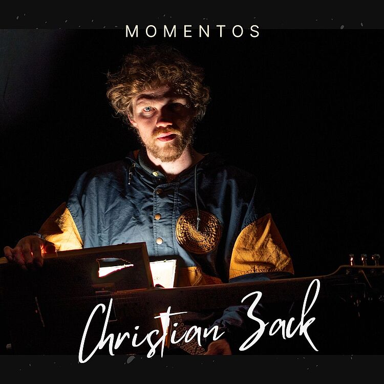 Cover "Momentos" Christian Zack/Artwork: Veda Aggarwal/Foto: Emanuel Uch