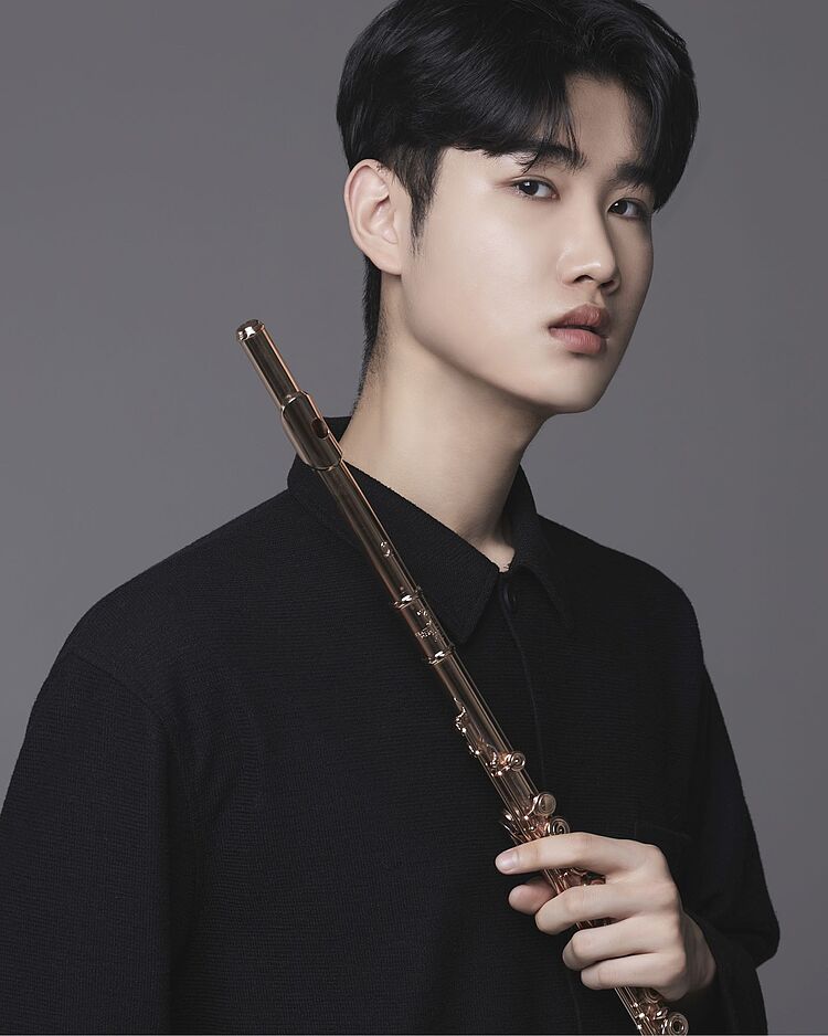 Junhyeok Jang mit Flöte, to the current article