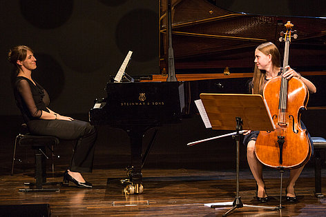 Paulina Dabels (Violoncello) und Adriana Mladenova (Klavier) (Foto: Ronny Waleska)
