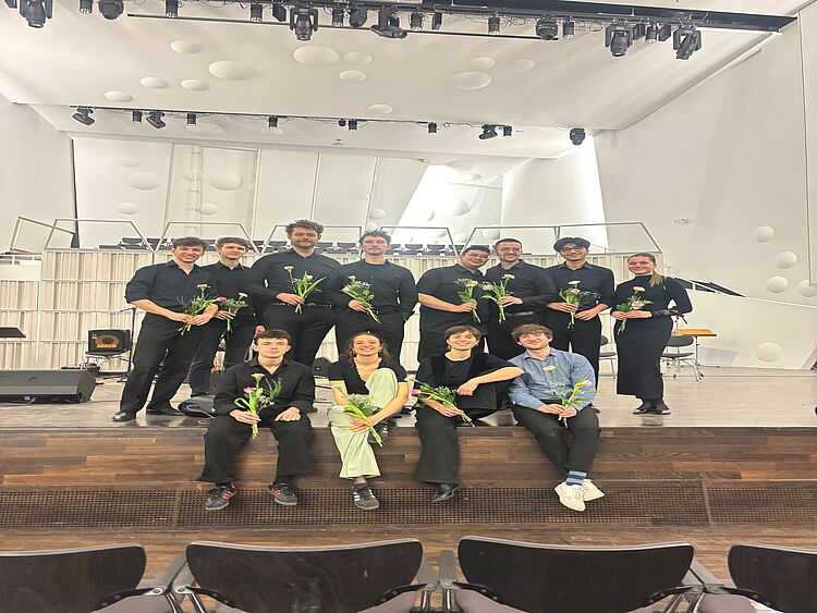 Ensemblewettbewerb 2026: Die Preisträger:innen des Wettbewerbs/ Foto: Marie Kirchner Gruppenbild der Preisträger:innen des Wettbewerbs, to the current article