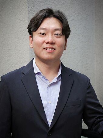 Portätbild des Tenors Jongwoo Hong