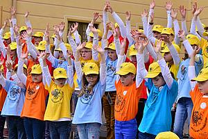 Sonnenblumenkinderchor (Foto: Hendrik Meyer) Sonnenblumenkinderchor (Foto: Hendrik Meyer)