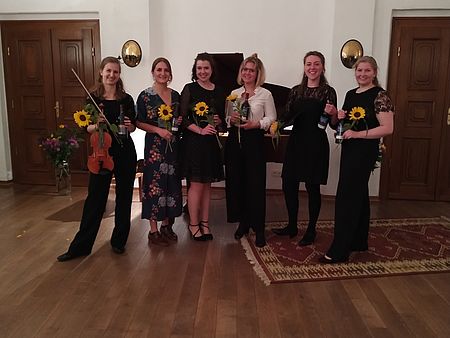 v.l.n.r. Reingard Voss, Rosa Üregi, Luise Ebert, Emma Rudolph, Lilly Kindler, Coleen Dreher/Foto: Brita Wiederanders