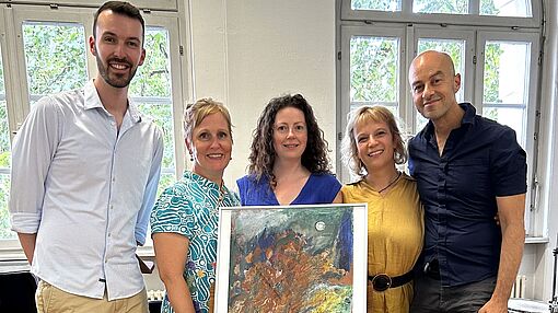 Gemälde für Gesangszimmer: (v.l.n.r.) Felix Herrmann, Nadja Dehn, Kiki Manders, Prof. Esther Kaiser und Prof. Daniel Mattar/Foto: Esther Kaiser