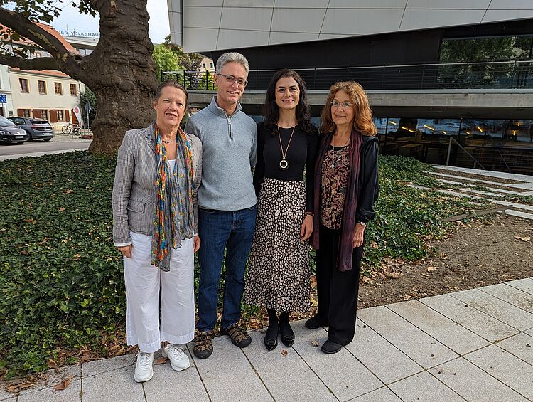 Gleichstellungsteam: (v.l.n.r.) Prof. Christine Straumer, Johannes Korndörfer, Mirjana Rajic, Prof. Christine Hesse und (nicht im Bild) Mirella Petrova/Foto: Stefanie Pilz