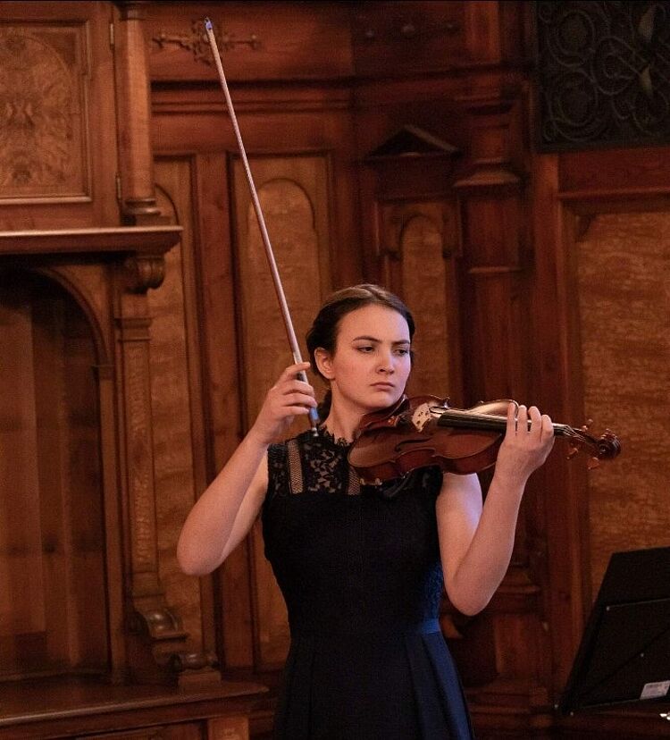 Ada Šmídová/Foto: privat Ada Šmídová spielt Violine, to the current article
