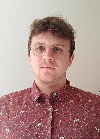 Porträtbild des Kontrabassisten Krzysztof Galczynski