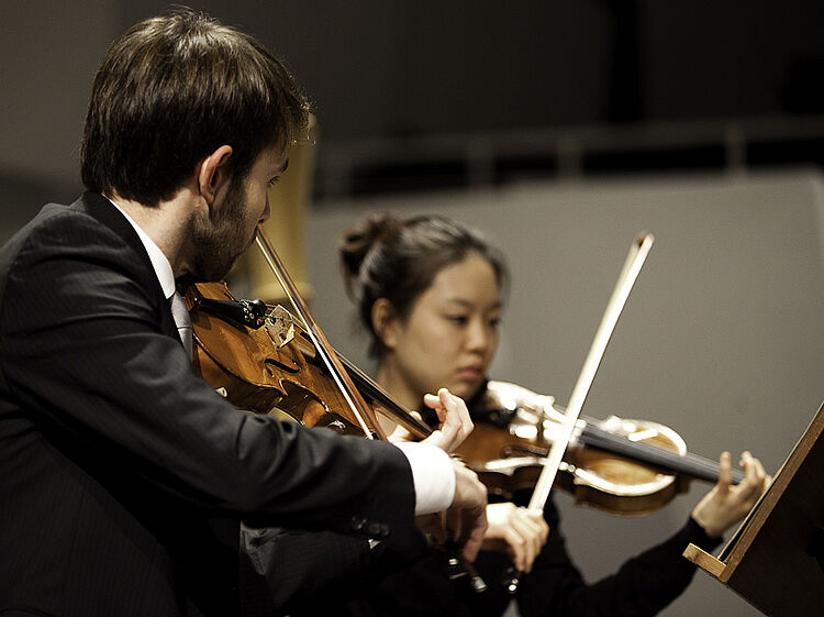 Streicher im Hochschulsinfonieorchester/Foto: Marius Leicht