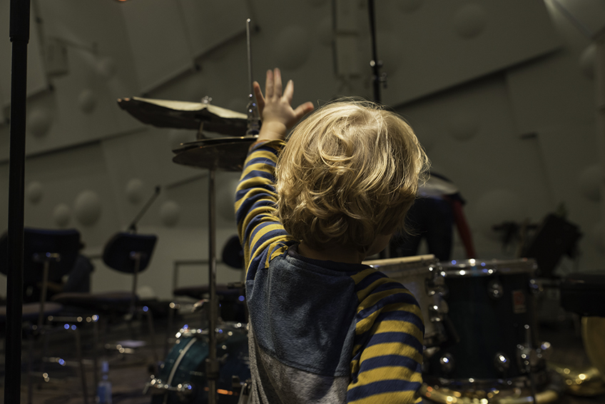 Kind an Percussion/Foto: Marcus Lieder