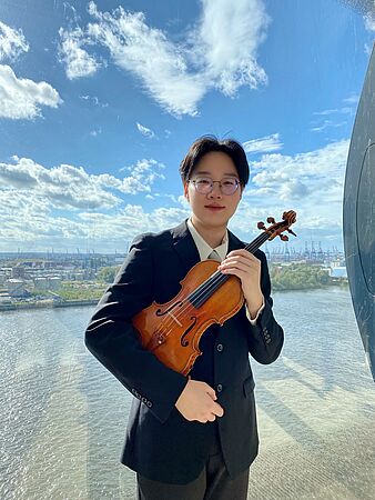 Langyu Qin mit Violine