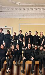 contemPLAY Sinfonietta mit Instrumentalistinnen und Instrumentalisten der Hochschulen aus Dresden, Dublin, Maastricht, Mannheim und Vilnius/Foto: Tomas Terekas