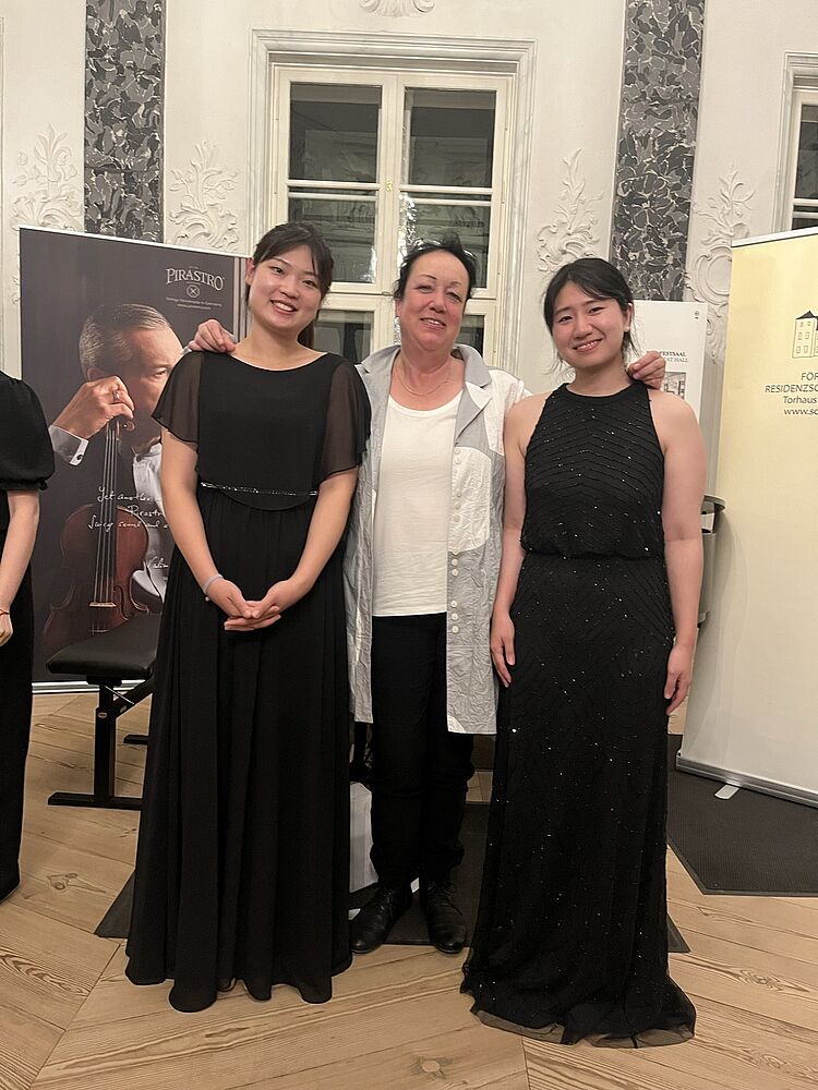 (v.l.n.r.)  Seoyoon Lee, Prof. Annettte Unger, Sara Kim/Foto:privat