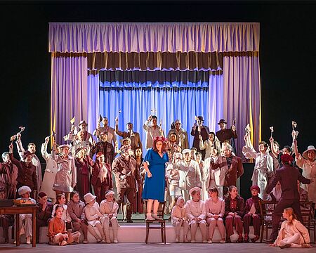 Ensemble "Louise" (2025) am Theater Chemnitz/Foto: Nasser Hashem