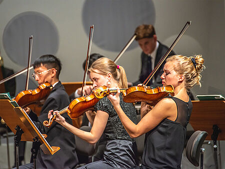 Konzert zur Tagung Zukunftsorchester/Foto: Marcus Lieder Streicherinnen und Streicher im Konzertsaal