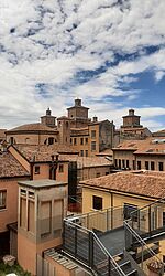 Franziska Lamers in Ferrara 2021/22 - Blick aus einem der Überäume auf das Schloss Castello Estense/Foto:Franziska Lamers 