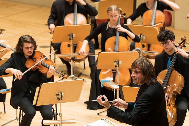 Dirigent Wolfgang Hentrich / Foto: Kai Bienert