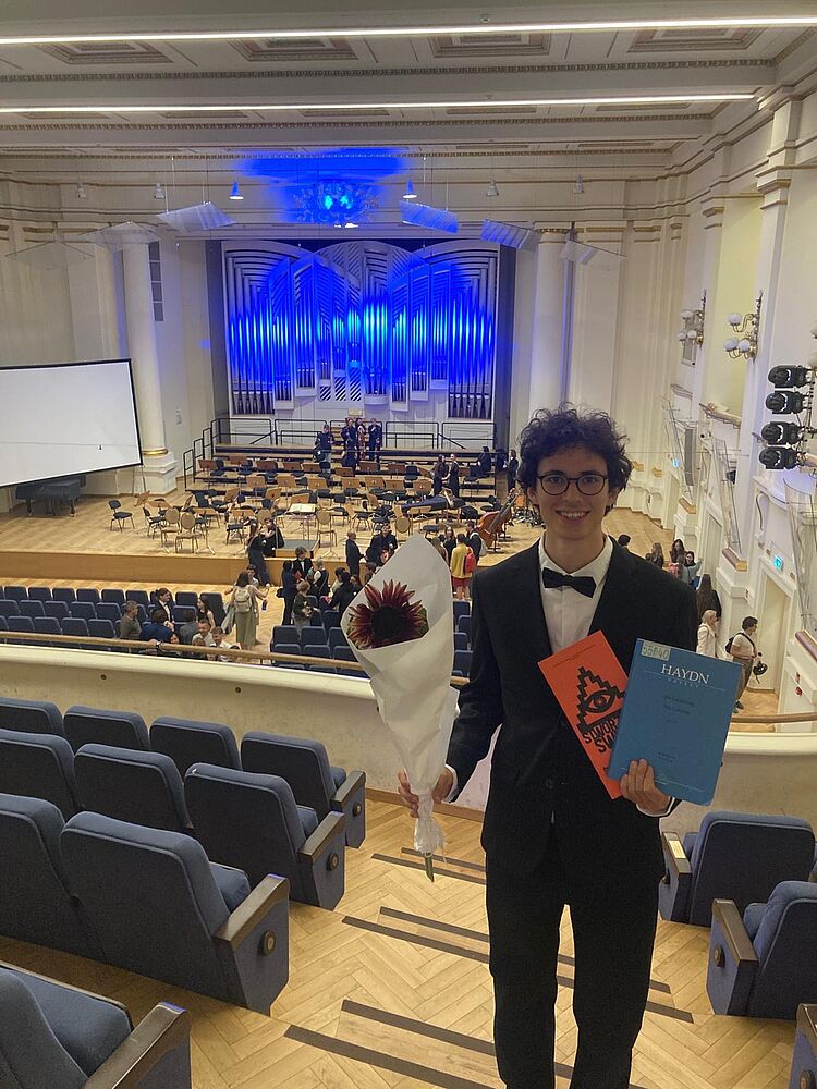 Nach dem Konzert in der Philharmonie Krakau/Foto: Leo Zschorlich , to the current article