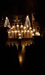 Luciafest in der Storkyrkan (Stockholmer Domkirche)/Foto: Luise Pippig Beleuchteter Altar